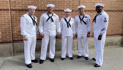 why are sailors wearing stripes.